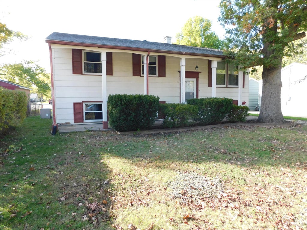 1205 Monticello Park Drive, Valparaiso