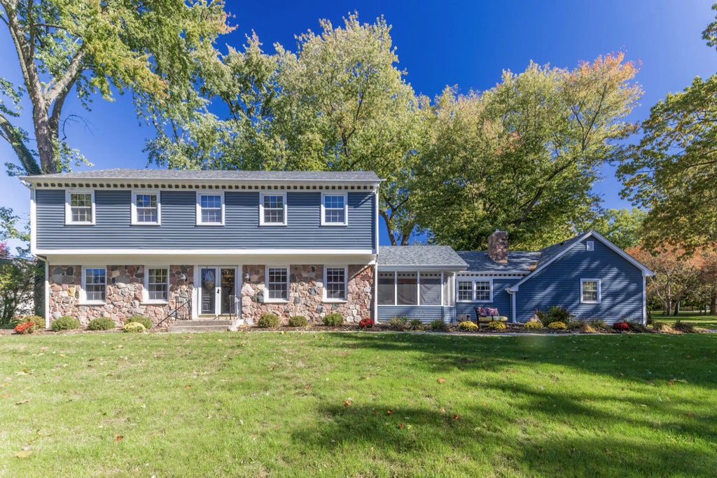 1704 Clover Lane, Valparaiso