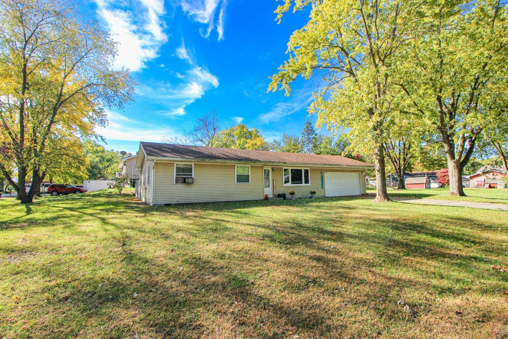 4827 E 1040 N, DeMotte