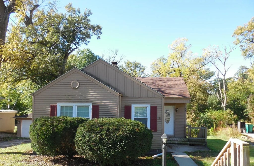 42 Indian Trail, Merrillville