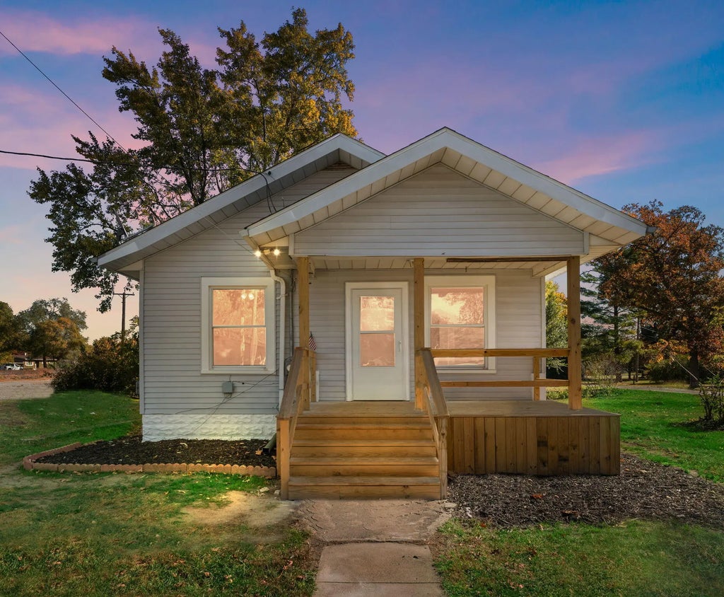 813 Carnation Street Se, DeMotte