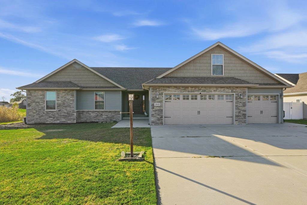 1910 Holly Street Se, DeMotte