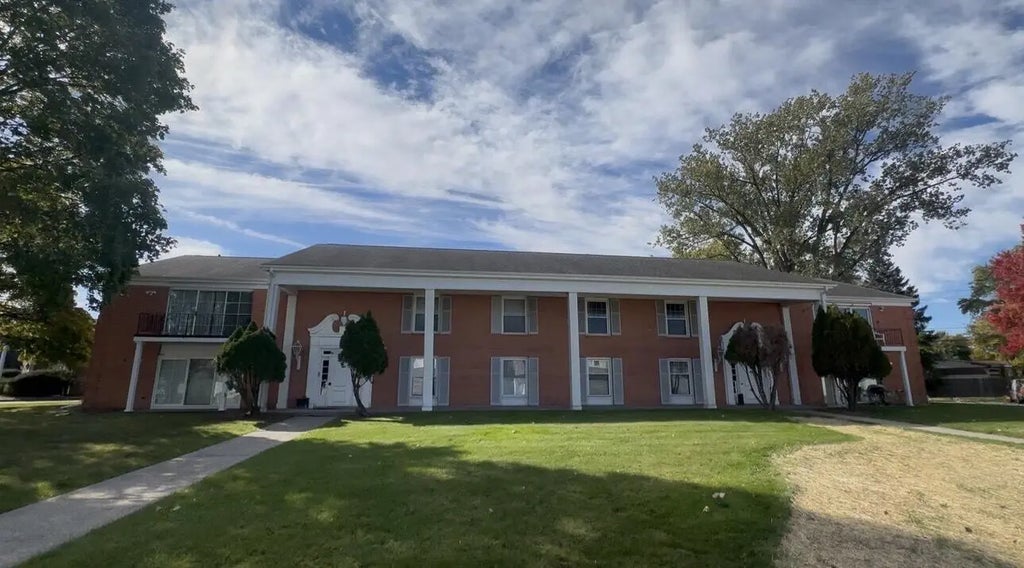 629 W 39th Place 201, Hobart