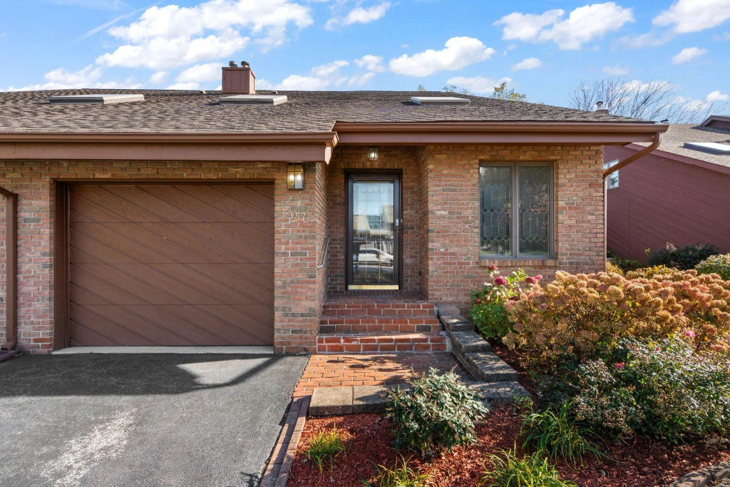 207 Bluegrass Drive, Schererville