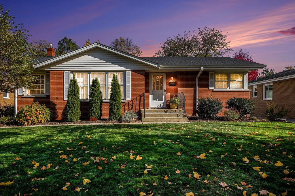 8549 Forest Avenue, Munster