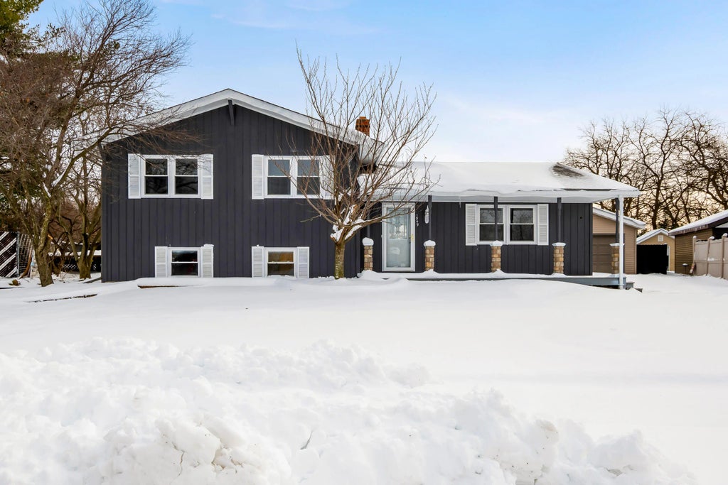 1949 Terri Lane, Schererville