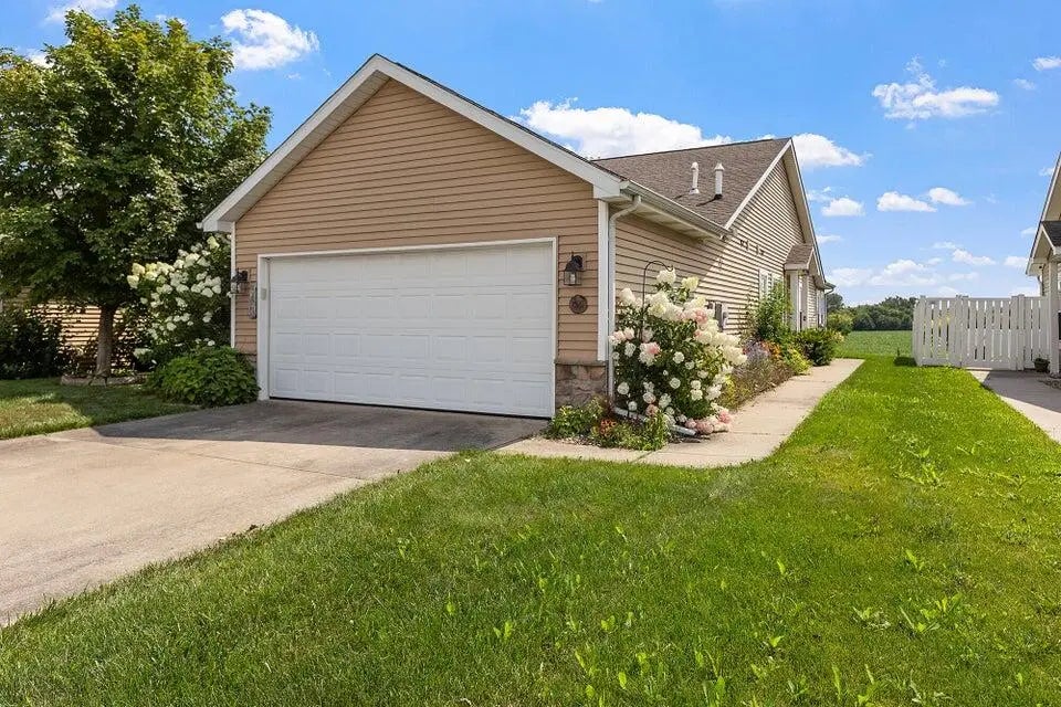 10557 Maine Drive, Crown Point