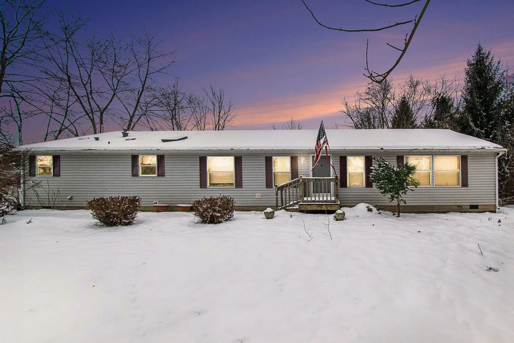 574 E 1100 N, Westville