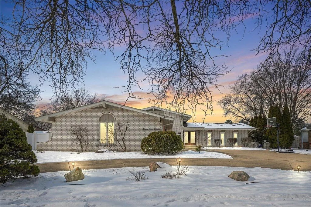 9212 Greenwood Avenue, Munster