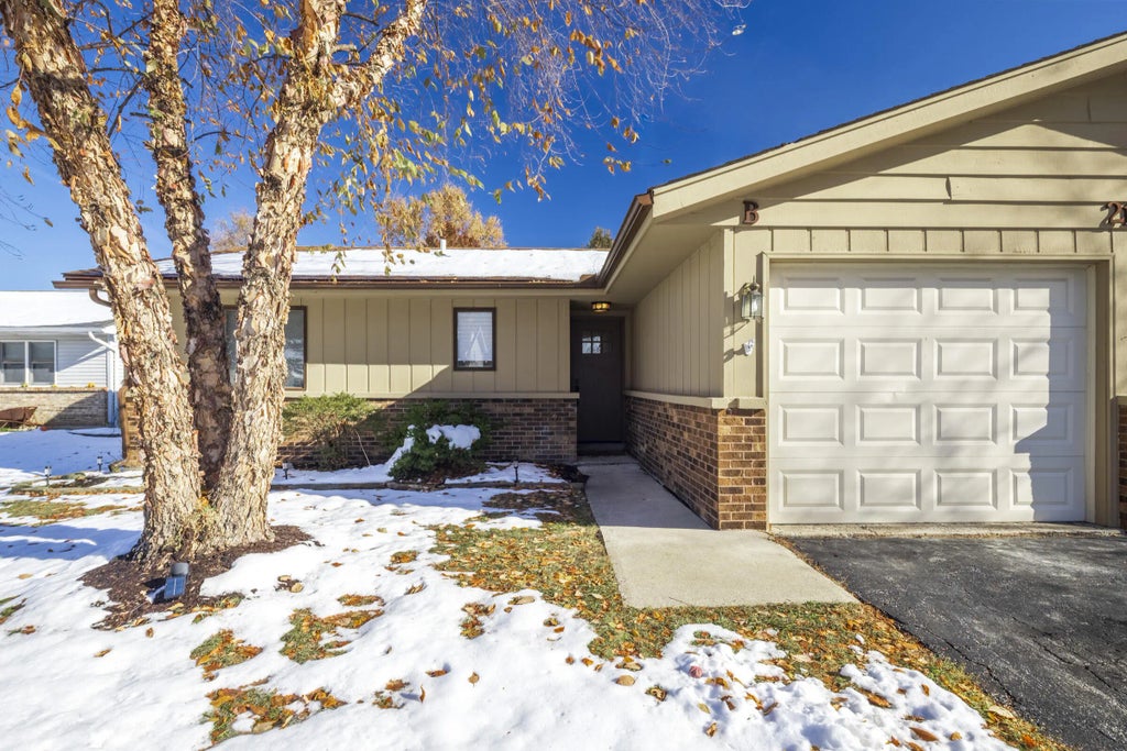 210 Clinton Street B, Lowell