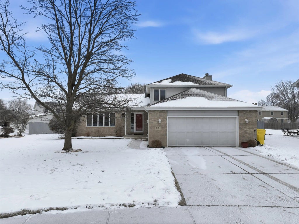 713 N Robin Court, Griffith