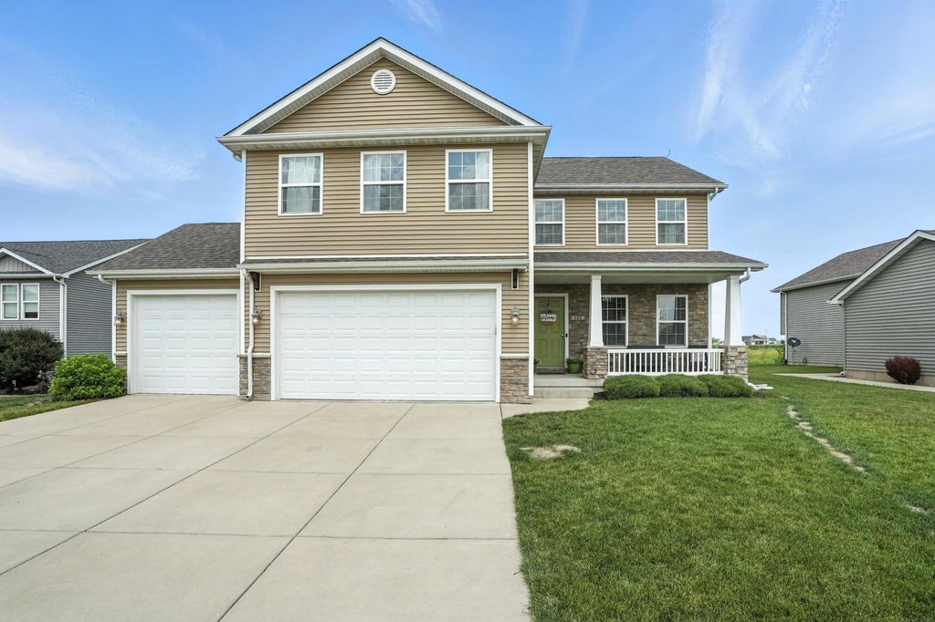 688 Village Pkwy, Lowell