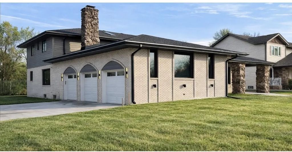 10043 Twin Creek Boulevard, Munster