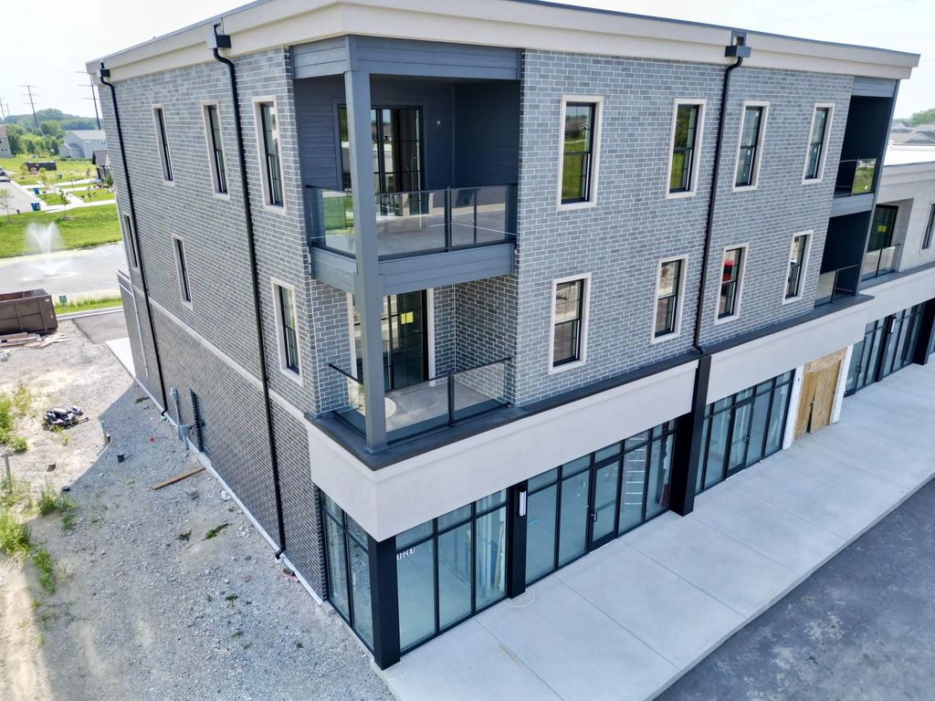 10261 Calumet Avenue 203, Dyer