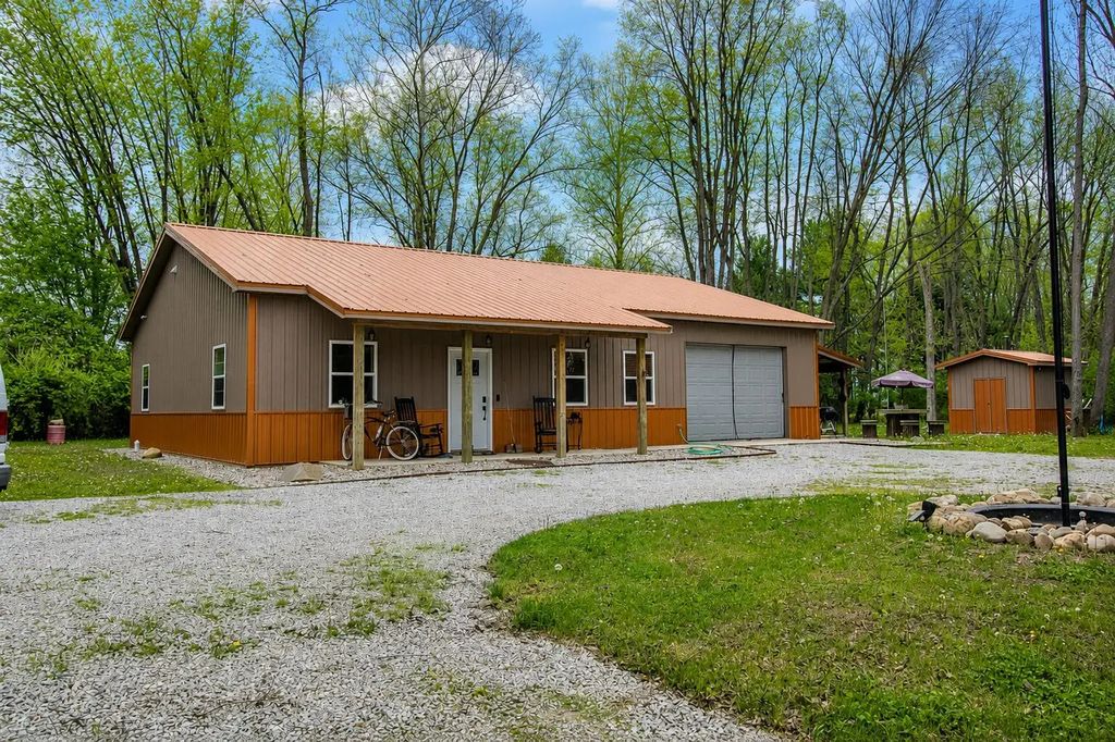 118 E Whipple Road, Winamac