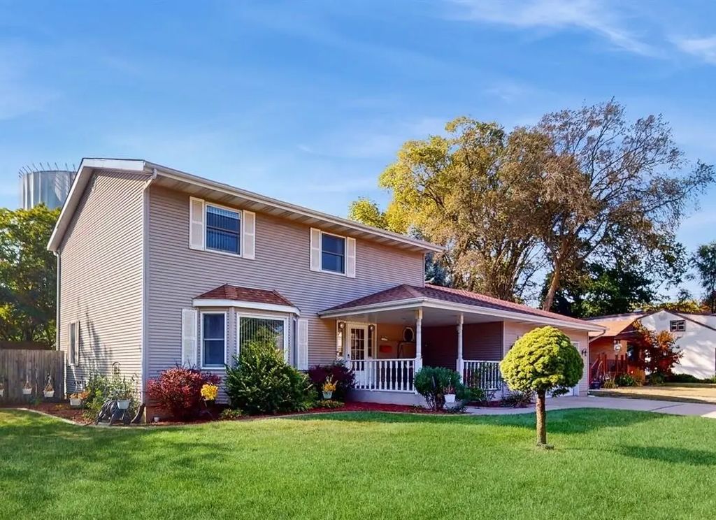 8844 Oakwood Avenue, Munster