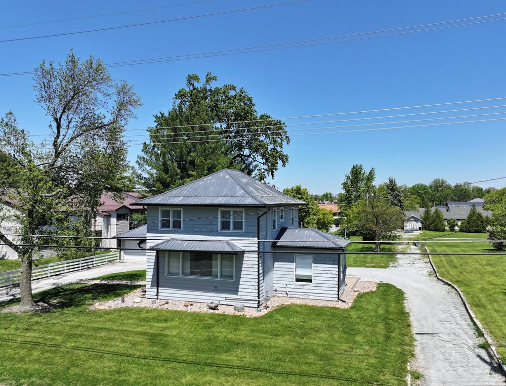 321 E 13th Street, Winamac