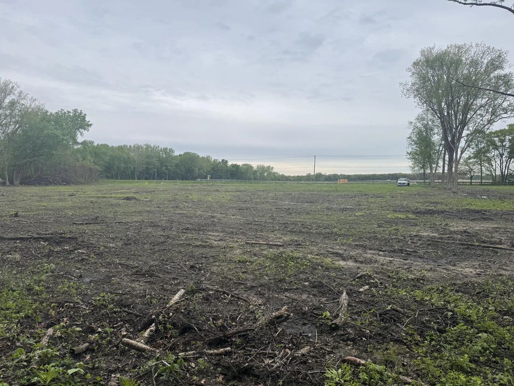 2855 (approx) In-10, Lake Village