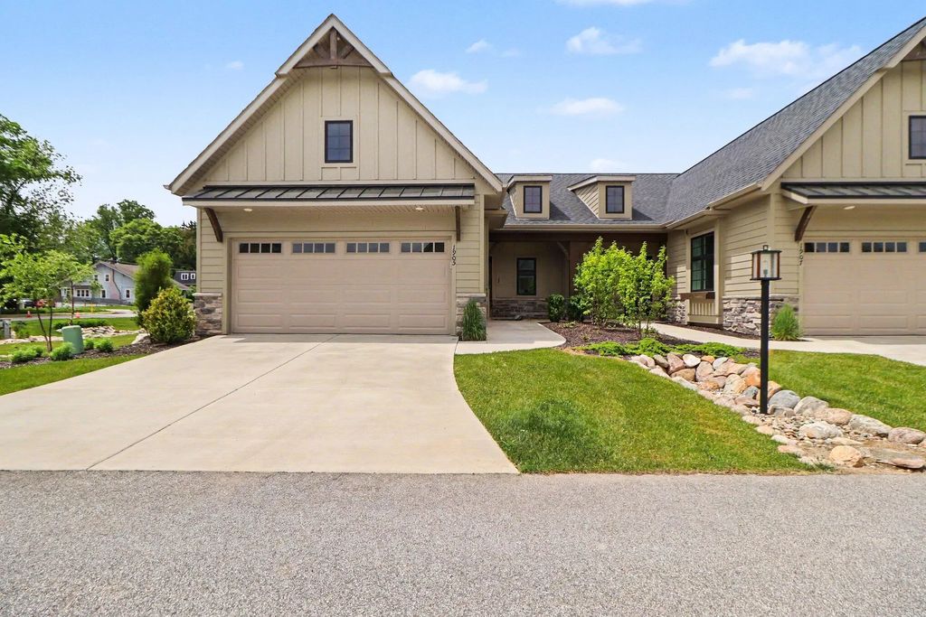 1905 E Woodglen Circle, Valparaiso