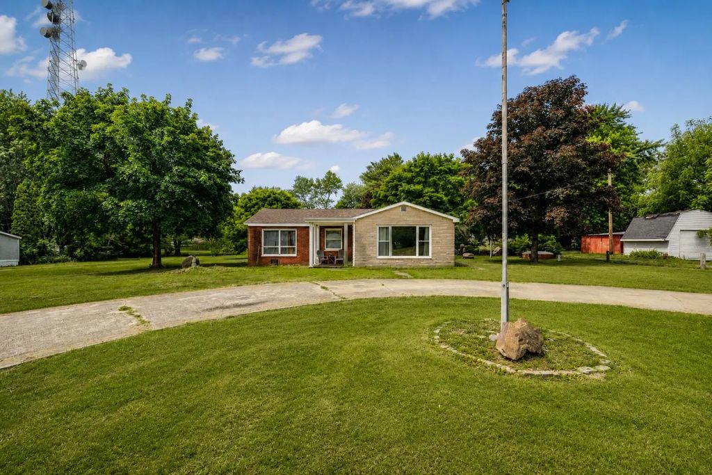 211 S Madison Street, Medaryville