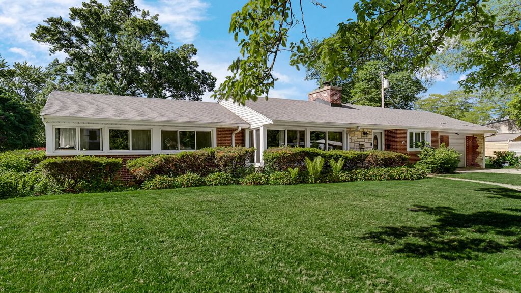 8306 Crestwood Avenue, Munster