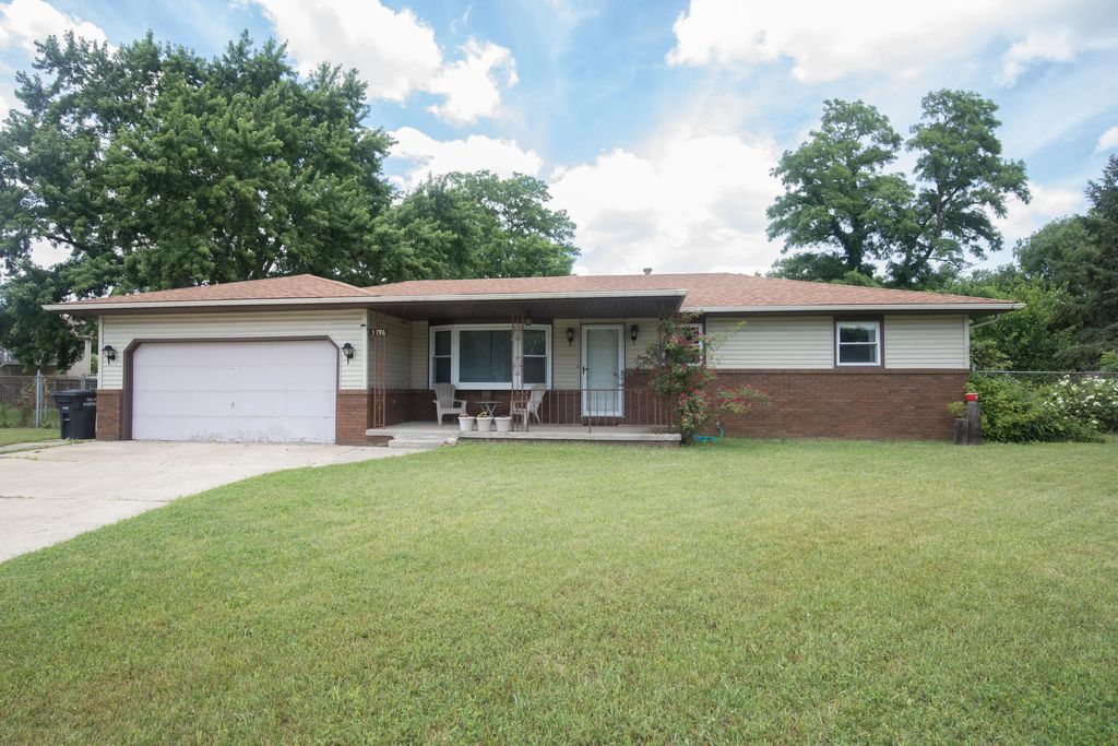 5196 Dolphin Court, Portage