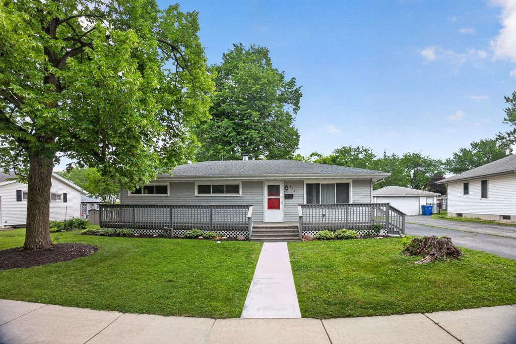 922 E Crestview Court, Crown Point