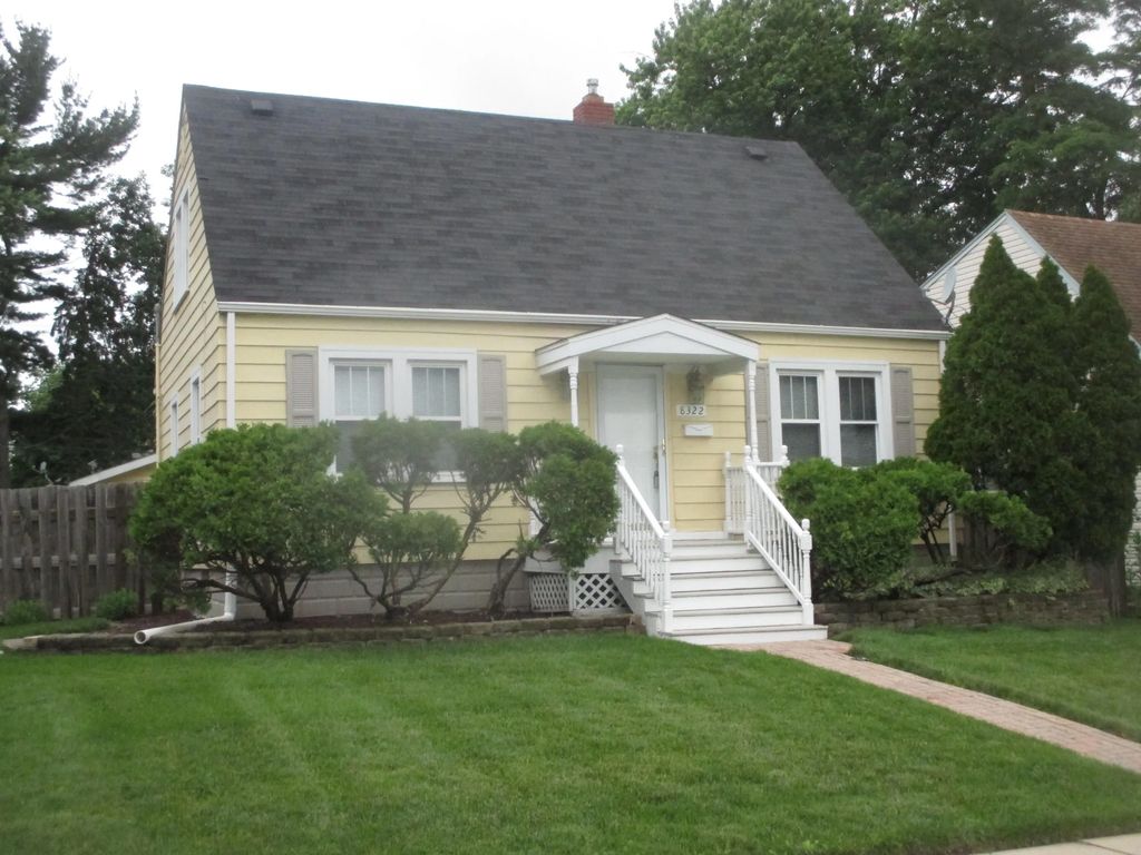 8322 White Oak Avenue, Munster