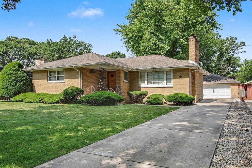8510 Crestwood Avenue, Munster