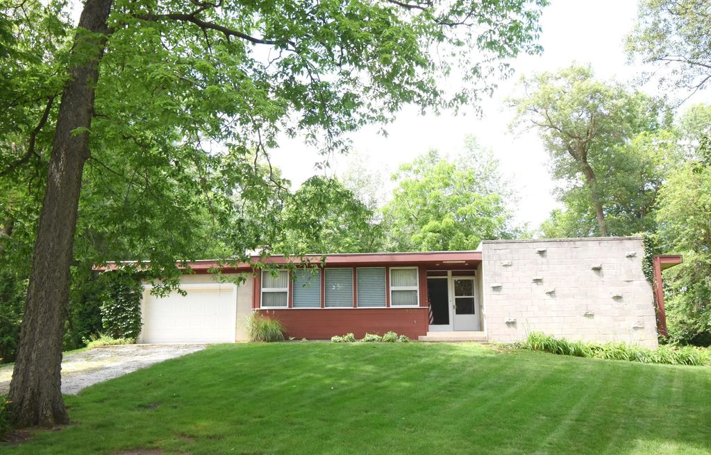 900 W Winding Road, Rensselaer