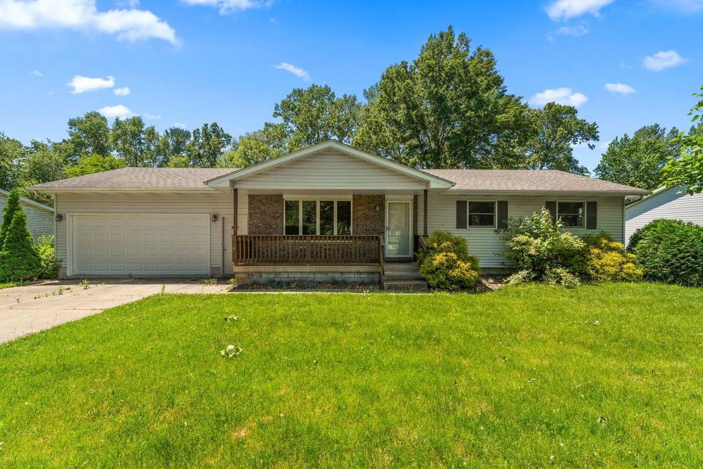 9082 Estates Drive, DeMotte