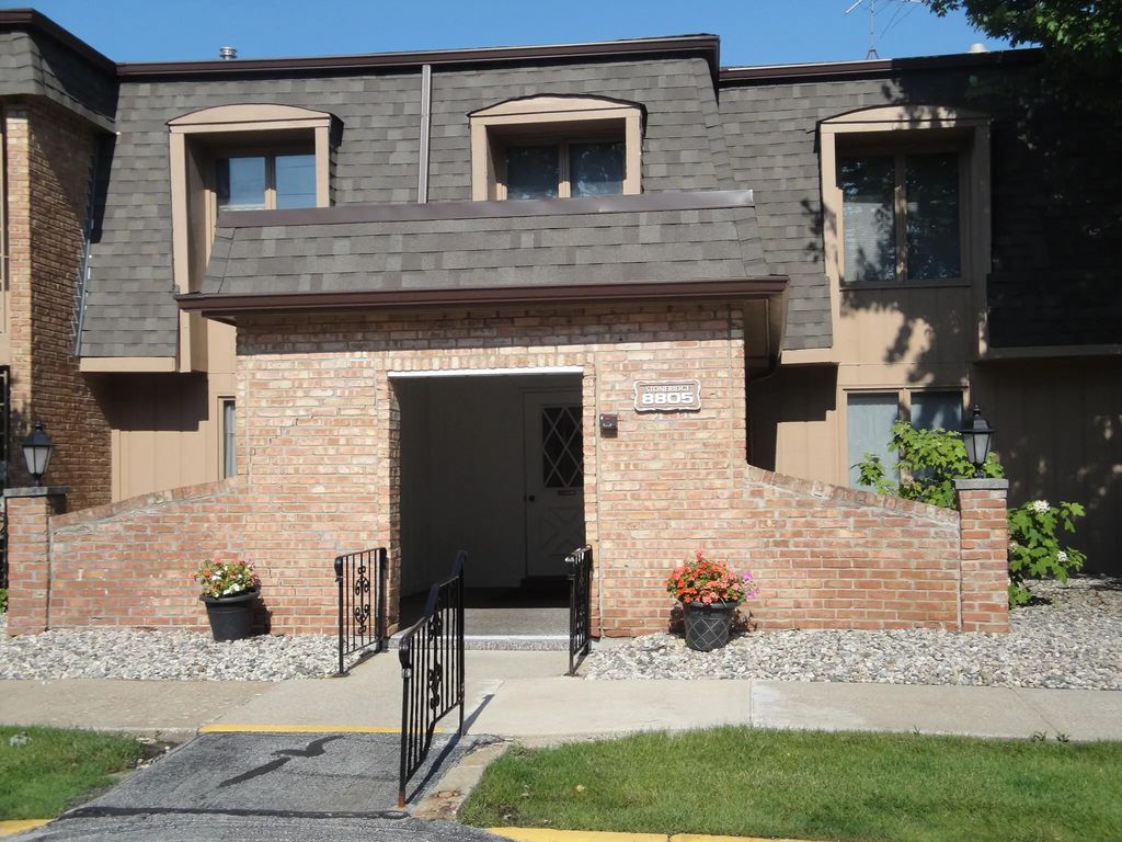 8805 Janeway Court K8, Munster