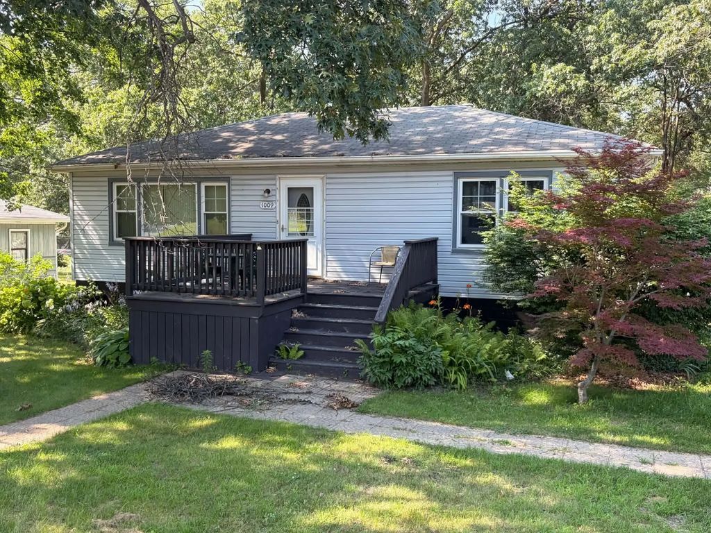 1009 Riverlane Drive, Lake Station