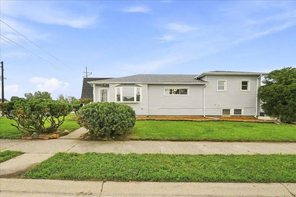 8228 Kennedy Avenue, Highland