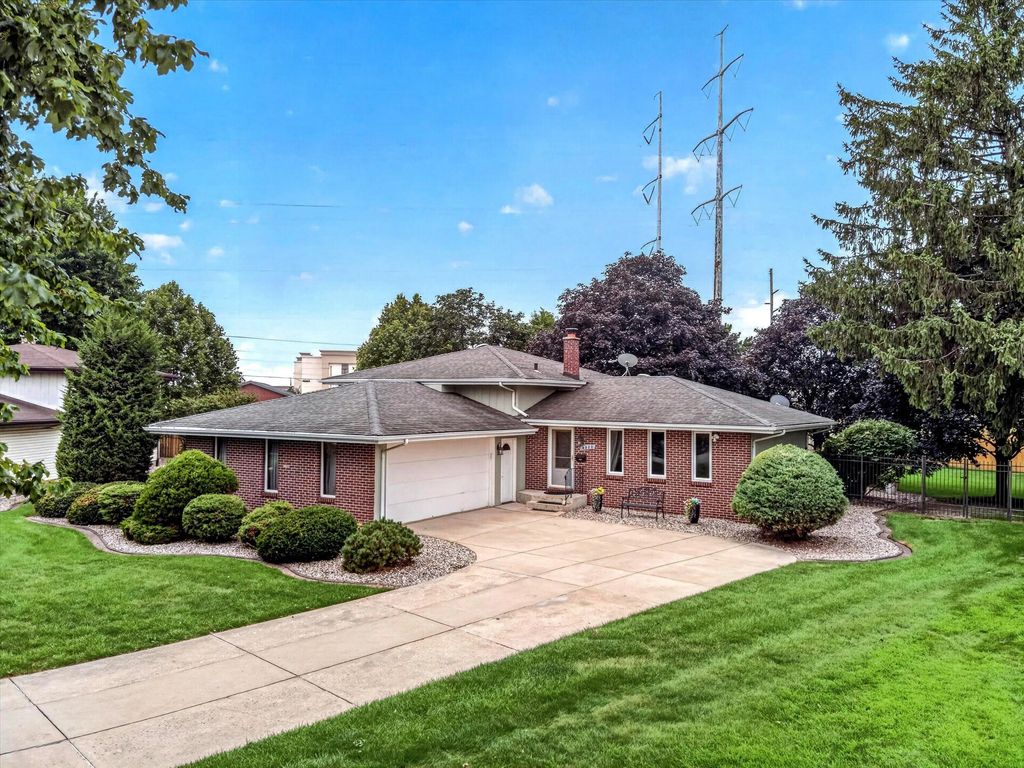 8832 Jefferson Court, Munster