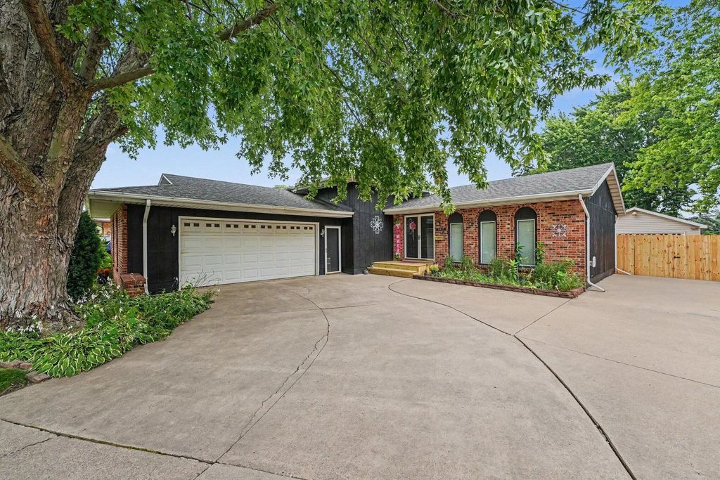 9425 Larch Drive, Munster