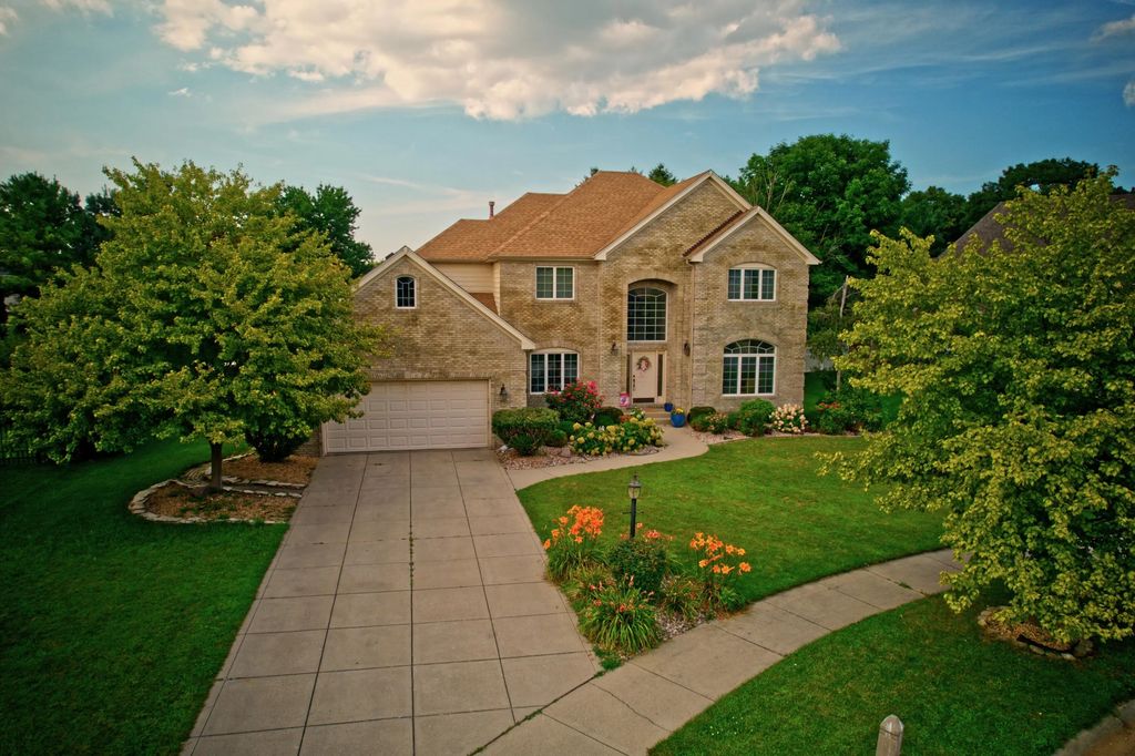 1931 Cherrywood Court, Munster