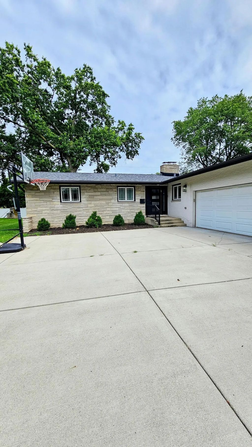 1411 Kraft Drive, Munster