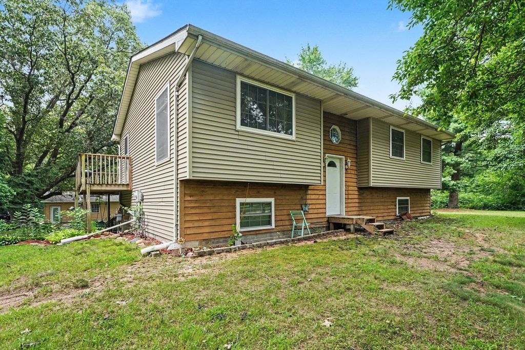 445 E 1100 N, Wheatfield