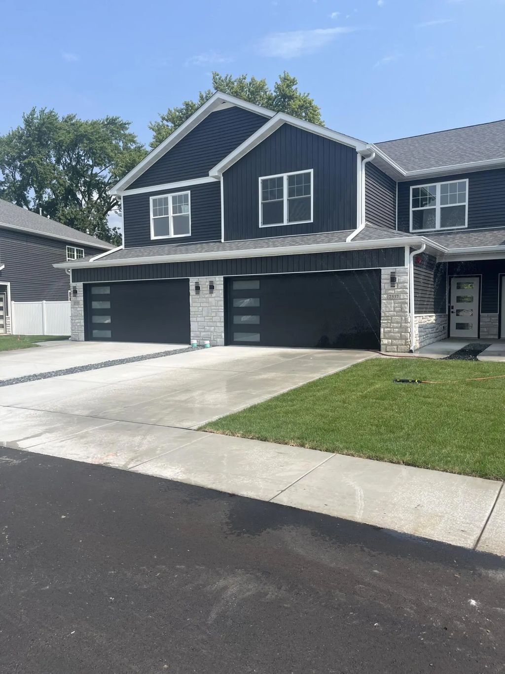 2537 Longwood Drive, Highland
