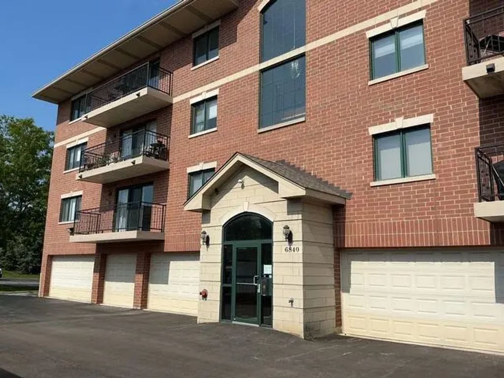 6840 W Winding Trail 301, Oak Forest