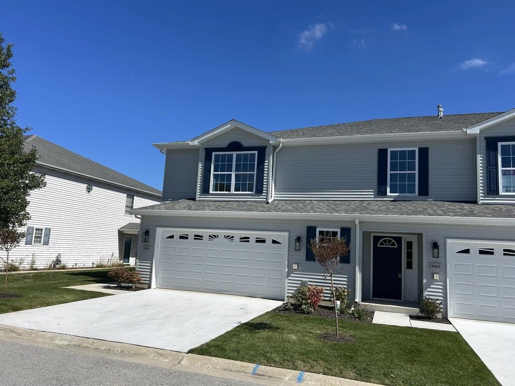 9561 E Luebcke Lane, Crown Point