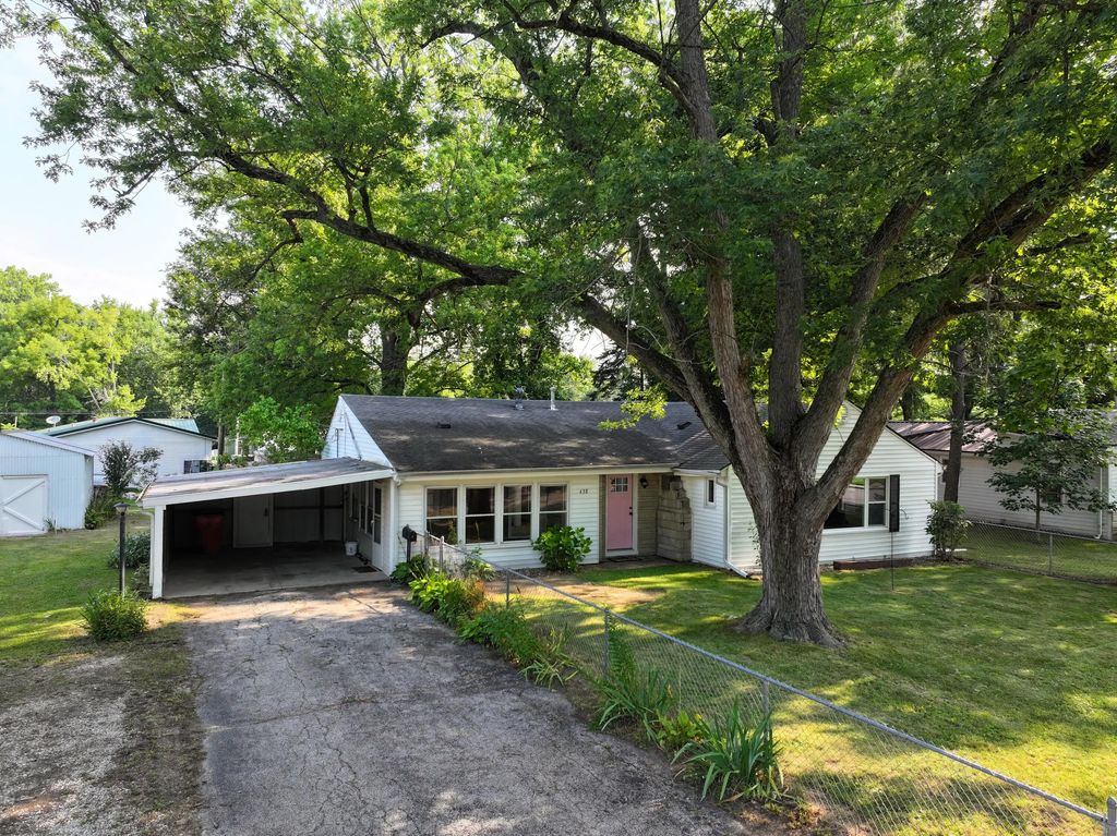 438 W Jefferson Street, Winamac