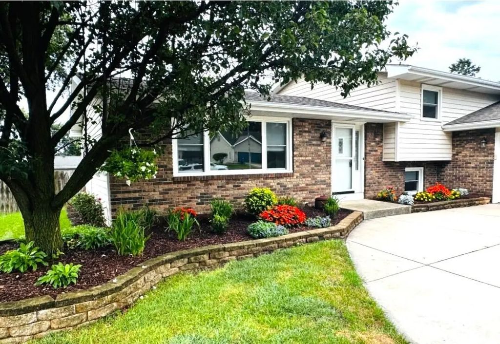 954 Chippewa Drive, Crown Point