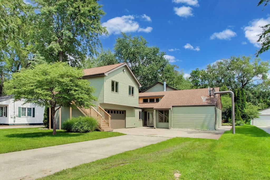 9831 Erie Street, Highland