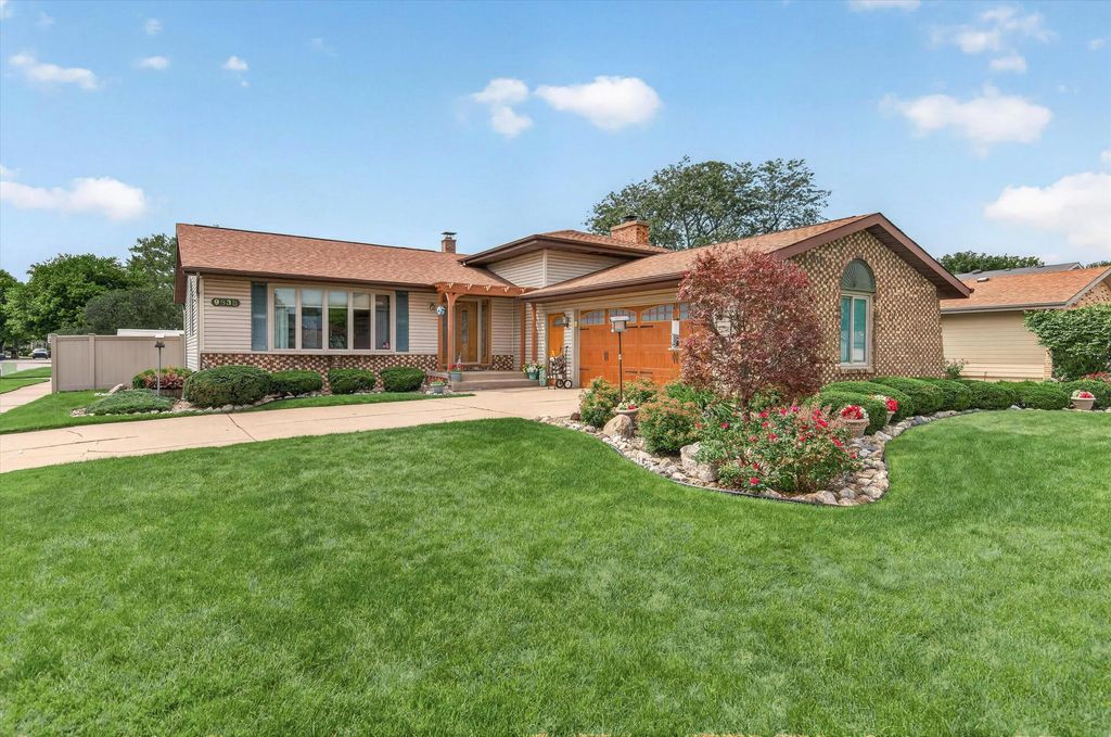 9838 Redbud Road, Munster