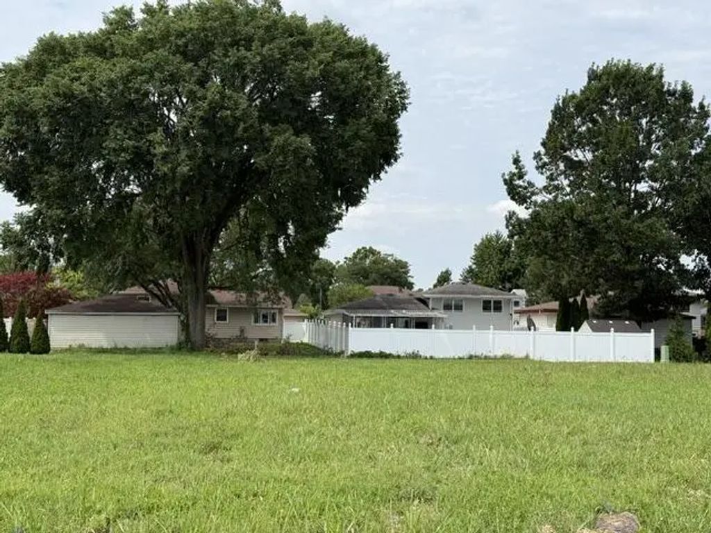 8232 Castle Drive, Munster