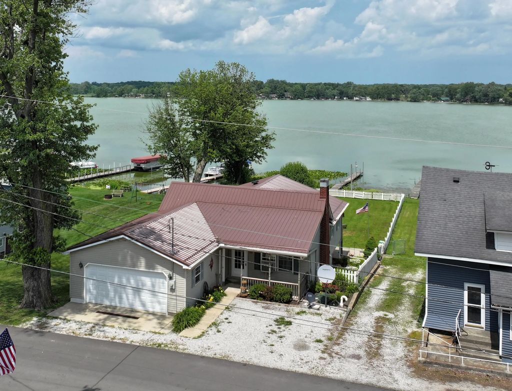 1199 N Main Street, Kewanna