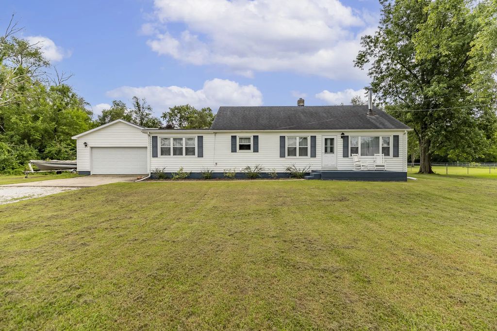 409 W Division Road, DeMotte