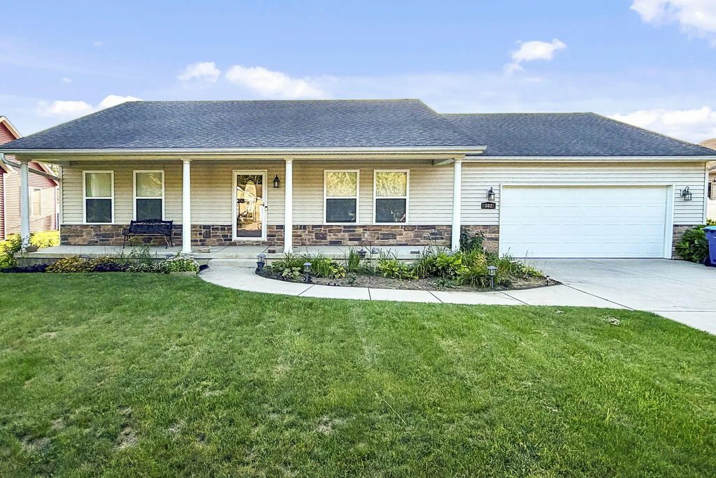 802 Vanessa Way, Kouts